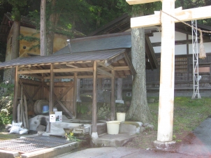 安曇稲核地区諏訪神社の水場（あずみいねこきちくすわじんじゃのみずば）
