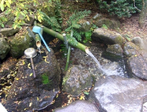 山田神社の御神水（上田市山田）